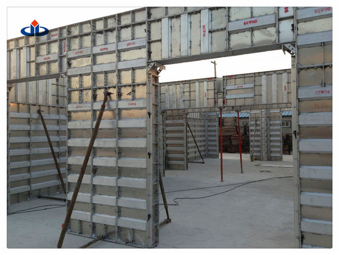 建物の型枠の鋼鉄足場システム合金6061のT6銀のアルミニウム足場パネルの平板
